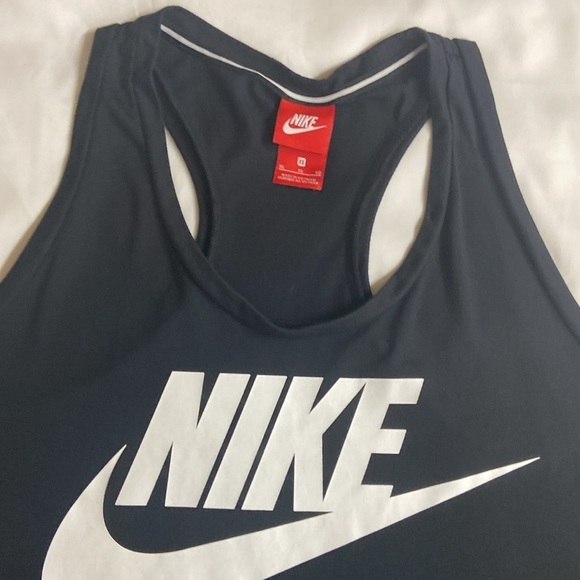 Nike,Women’s Black, Sleeveless T-shirt.Size-XL. - Picture 8 of 8